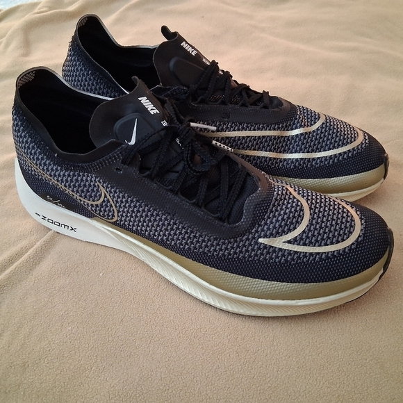 Nike ZoomX Streakfly Men\'s Black and Gold Athletic Running Shoes main image 8